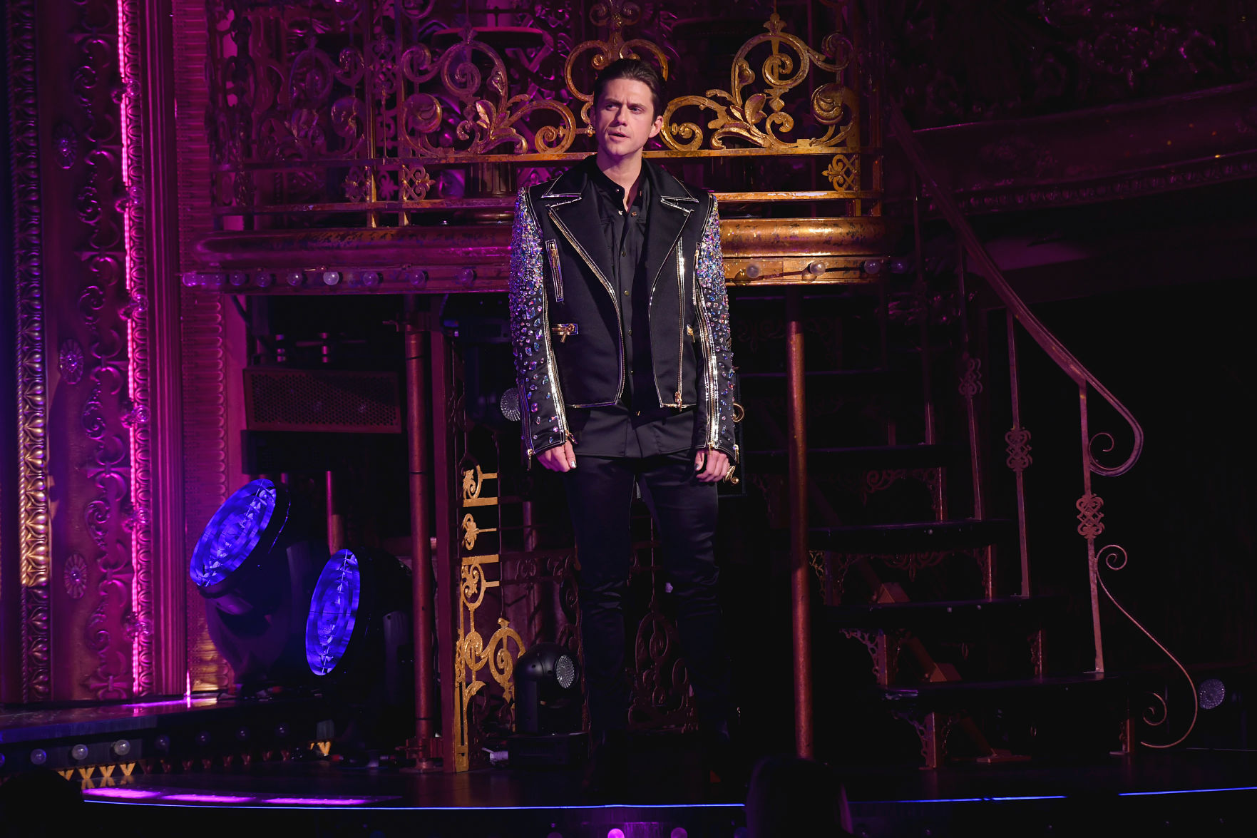ENTER-STAGE-TONYS-TVEIT-GET